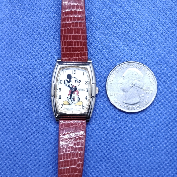 Seiko Mickey Mouse 60th Anniversary Watch - Picture 3 of 6